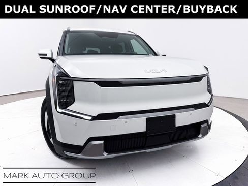 Used 2024 Kia EV9 Wind image 2