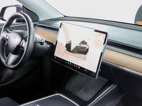 Used 2022 Tesla Model Y Performance image 23