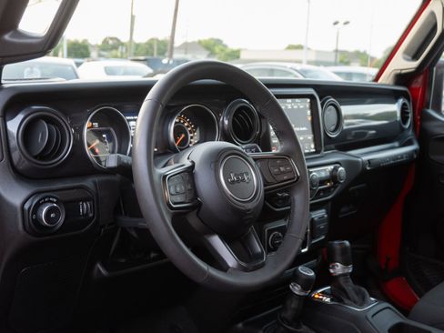 Used 2023 Jeep Wrangler Unlimited Sport image 13