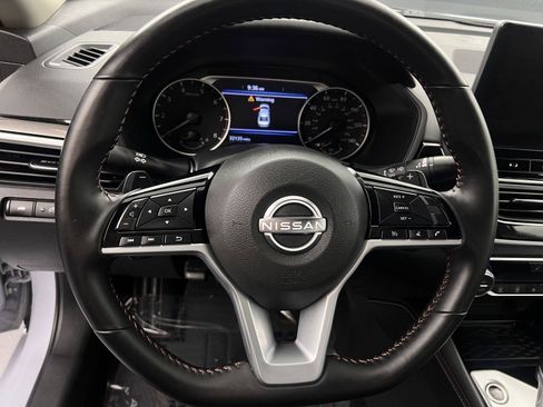 Used 2025 Nissan Altima 2.5 SR w/ SR Premium Package AWD/4WD image 6