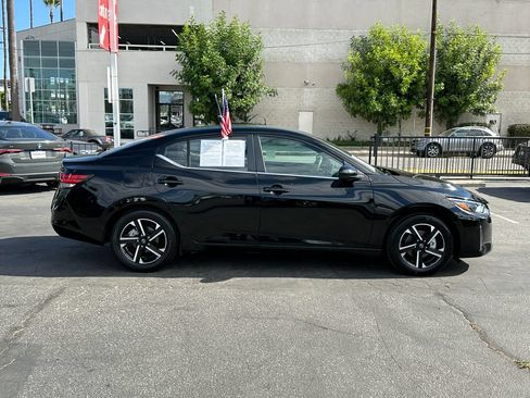 Used 2024 Nissan Sentra SV FWD image 9