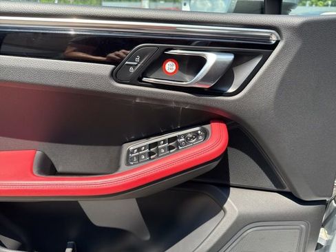 Used 2021 Porsche Macan image 19