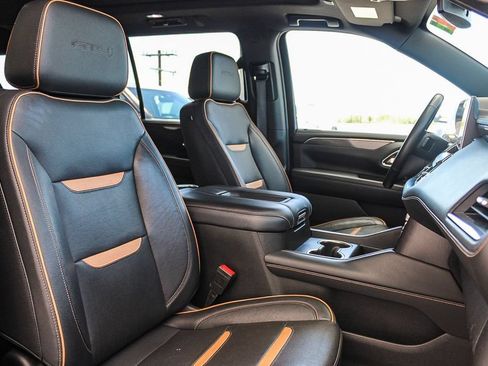 Used 2023 GMC Yukon XL AT4 w/ AT4 Premium Package AWD/4WD image 17