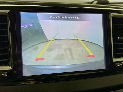 Used 2023 Chrysler Pacifica Touring-L FWD image 14