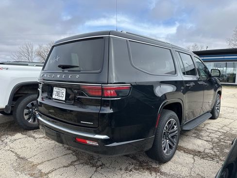 Used 2024 Jeep Wagoneer L Series II w/ Flexible Seating Group image 9