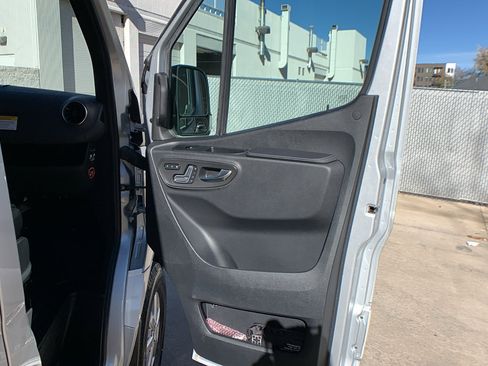 Used 2022 Mercedes-Benz Sprinter 2500 image 20