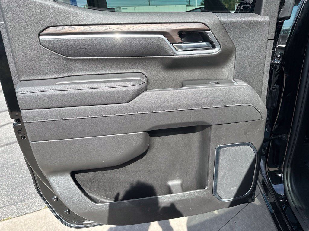 Used 2026 GMC Sierra 1500 SLT AWD/4WD image 31