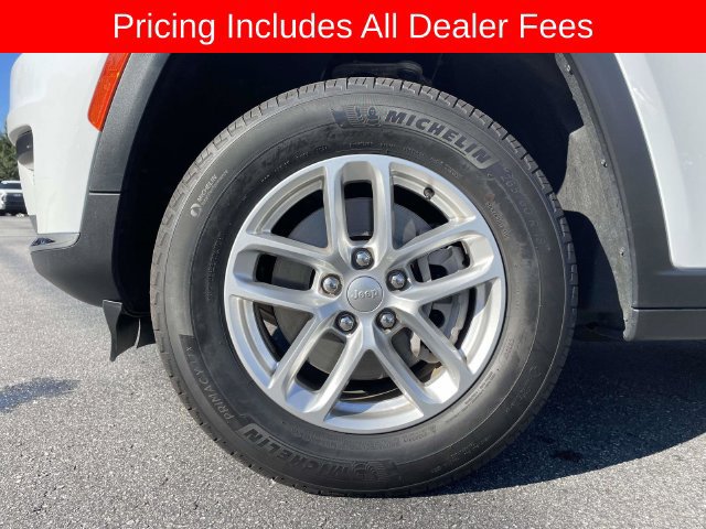 Used 2025 Jeep Grand Cherokee L Laredo AWD/4WD image 9