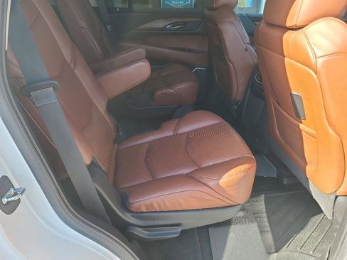 Used 2020 Cadillac Escalade Premium Luxury image 11