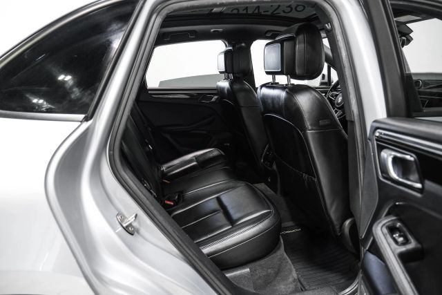 Used 2018 Porsche Macan Sport Edition AWD/4WD image 34