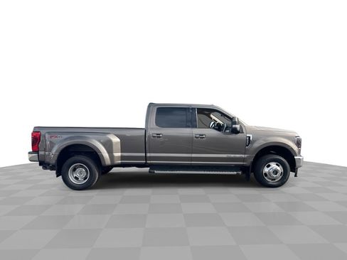 Used 2022 Ford F350 Lariat w/ Lariat Ultimate Package image 3