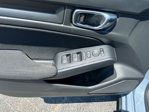 Used 2023 Honda Civic Sport image 9