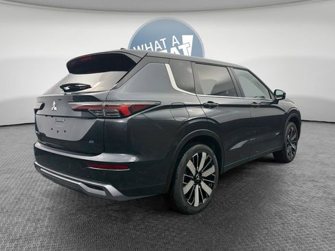 New 2025 Mitsubishi Outlander SE image 3