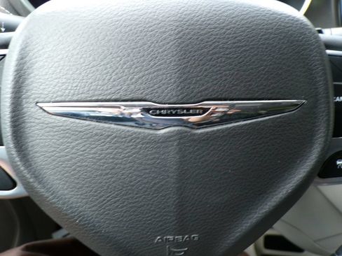 Used 2022 Chrysler Pacifica Touring-L FWD image 30