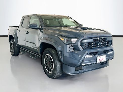 Used 2024 Toyota Tacoma TRD Sport AWD/4WD image 3