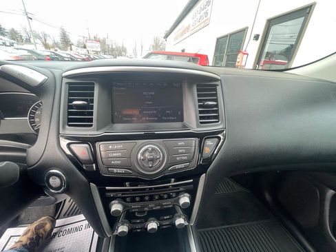 Used 2017 Nissan Pathfinder S image 14