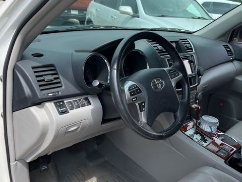 Used 2013 Toyota Highlander Limited AWD/4WD image 17