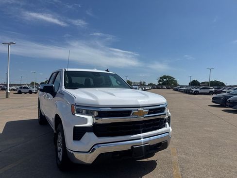 Used 2023 Chevrolet Silverado 1500 LT AWD/4WD image 2