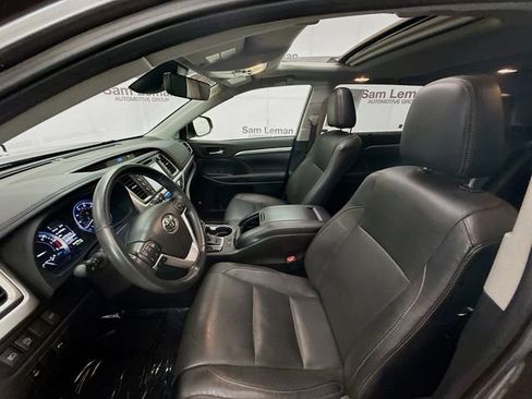 Used 2019 Toyota Highlander Limited image 22