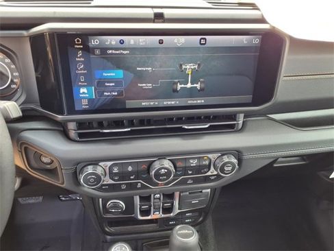 New 2025 Jeep Gladiator Sport image 14