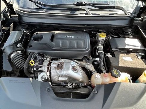 Used 2021 Jeep Cherokee High Altitude AWD/4WD image 8