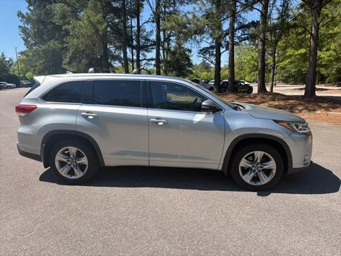 Used 2019 Toyota Highlander Limited AWD/4WD image 6
