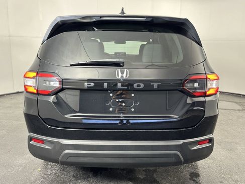 Used 2023 Honda Pilot LX image 7