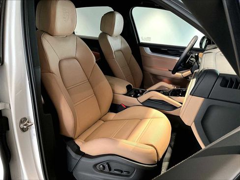 New 2026 Porsche Cayenne E-Hybrid AWD/4WD image 19