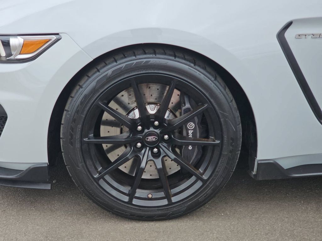 Used 2016 Ford Mustang Shelby GT350 RWD image 36
