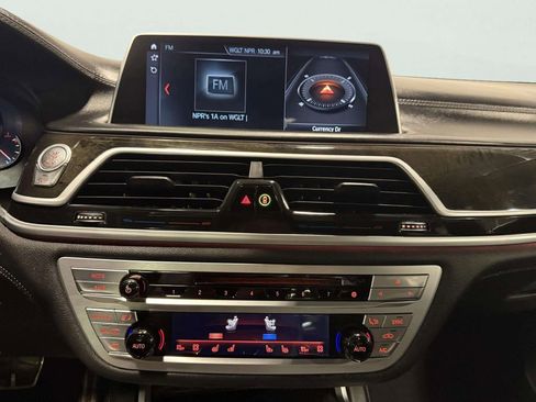 Used 2019 BMW 750i xDrive w/ Executive Package image 34