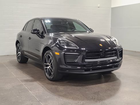 New 2026 Porsche Macan AWD/4WD image 9