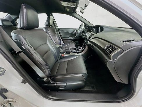 Used 2016 Honda Accord Sport image 5