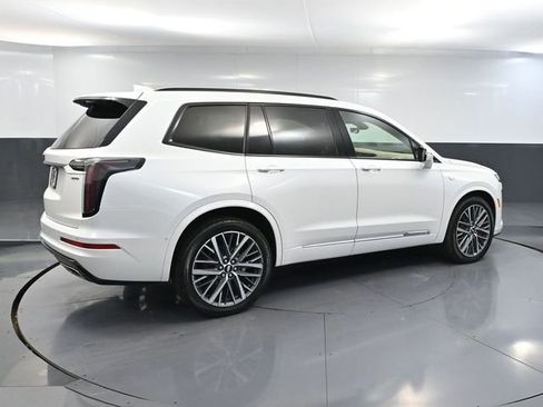 Used 2024 Cadillac XT6 Sport w/ Platinum Package image 4