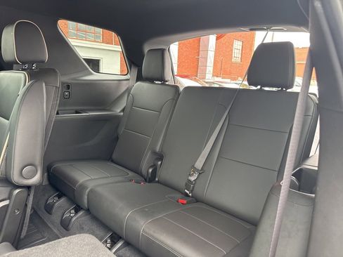 Used 2023 Chevrolet Traverse Premier image 17