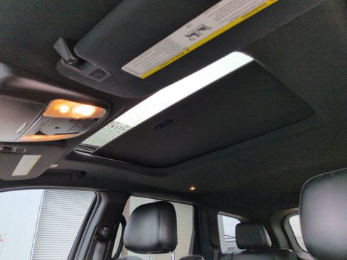 Used 2019 Jeep Grand Cherokee Altitude image 18