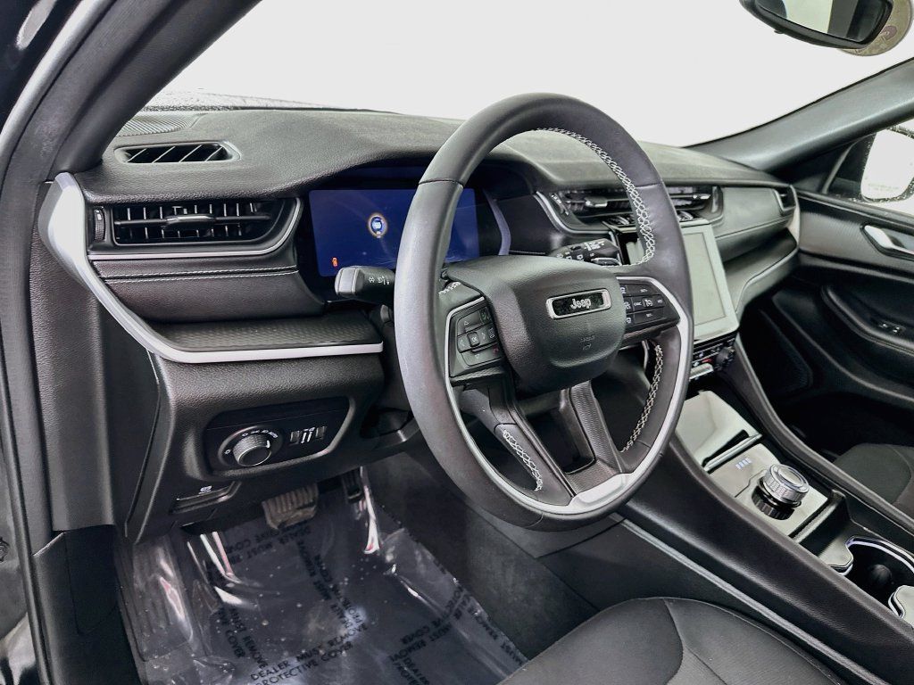 Certified 2024 Jeep Grand Cherokee Laredo X w/ Luxury Tech Group I AWD/4WD image 17
