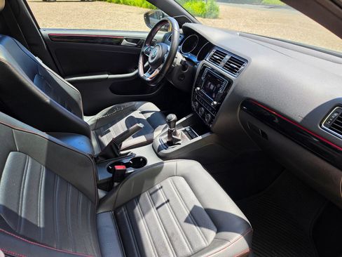 Used 2017 Volkswagen Jetta GLI FWD image 19