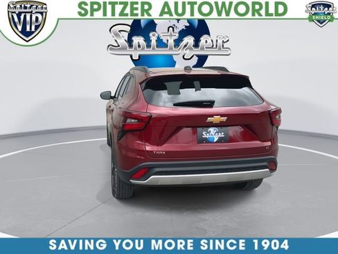 Used 2025 Chevrolet Trax LT w/ LT Convenience Package FWD image 8