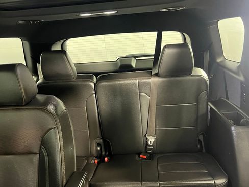 Used 2023 Chevrolet Traverse High Country image 33