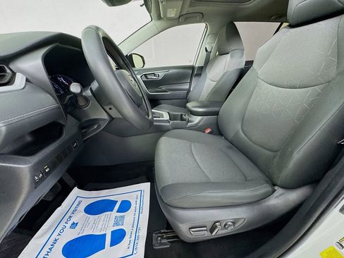 Used 2024 Toyota RAV4 XLE w/ Convenience Package image 24