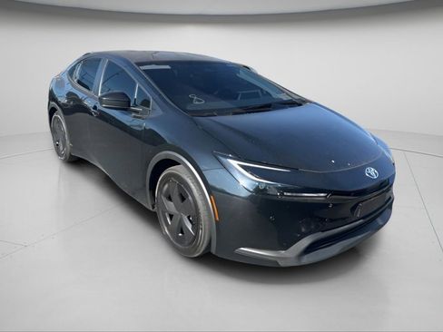 Used 2024 Toyota Prius LE image 2