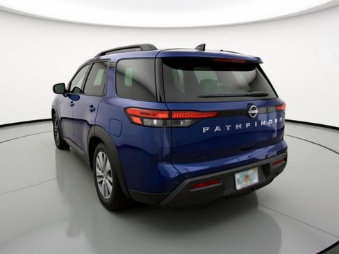 Used 2025 Nissan Pathfinder SV image 6