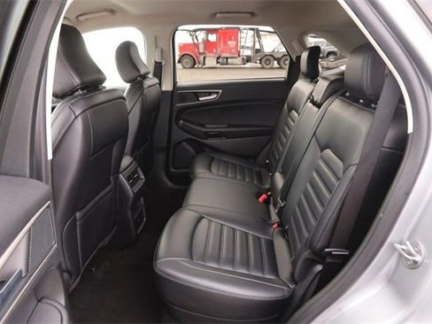Used 2024 Ford Edge SEL image 9