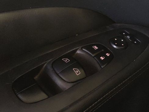 Used 2019 Nissan Pathfinder SV FWD image 27