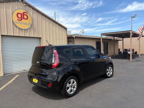 Used 2018 Kia Soul FWD image 2