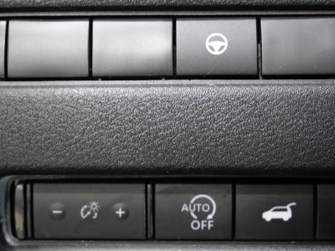 Used 2025 Nissan Rogue SV AWD/4WD image 14