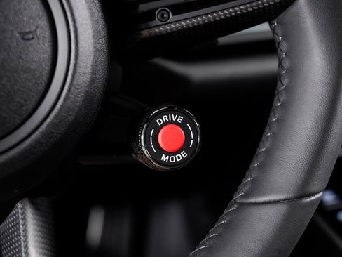 Used 2025 Porsche 911 Carrera image 17