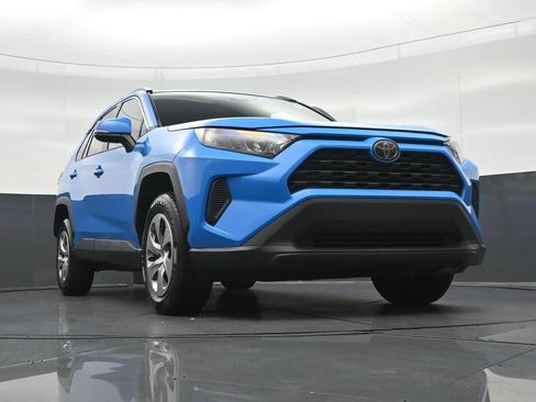 Used 2020 Toyota RAV4 LE FWD image 28