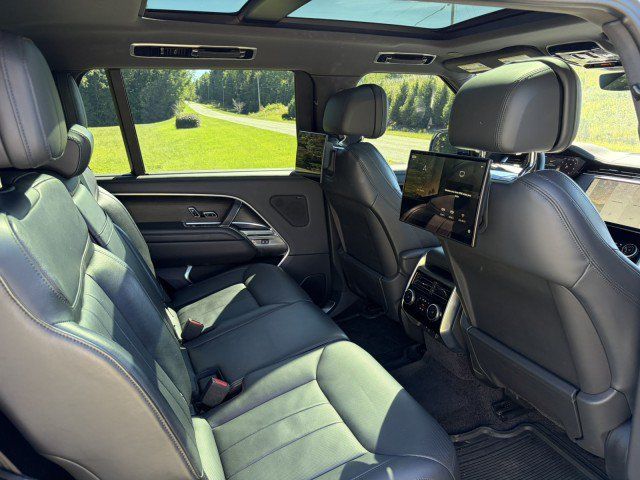 Used 2023 Land Rover Range Rover Long Wheelbase SE AWD/4WD image 24
