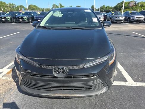Used 2023 Toyota Corolla SE w/ SE Premium Package FWD image 2